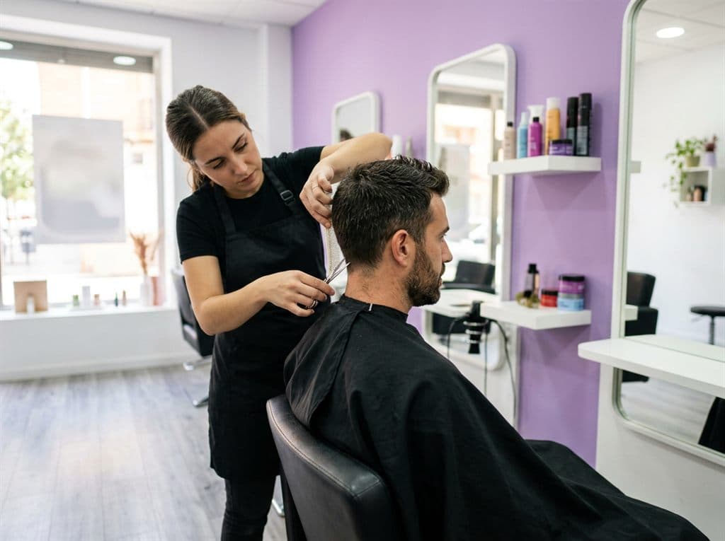 Corte de pelo para hombre en peluquería unisex de Ferrol